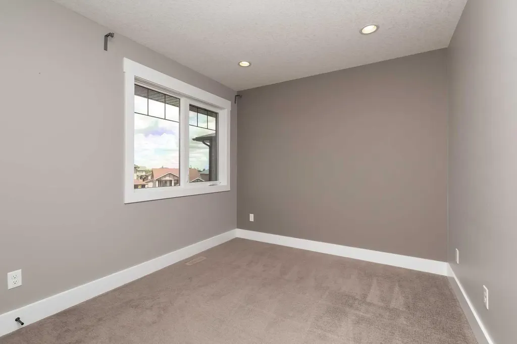 788 Canyonview Close W Lethbridge AB T1K5R9