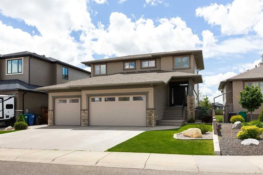 788 Canyonview Close W Lethbridge AB T1K5R9