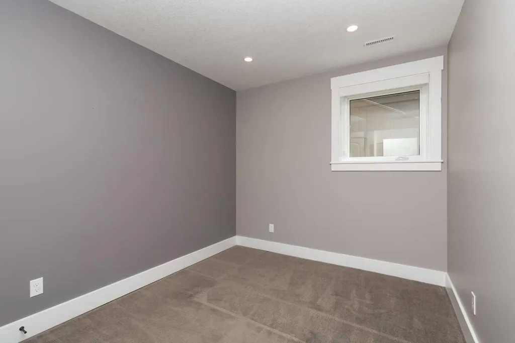 788 Canyonview Close W Lethbridge AB T1K5R9