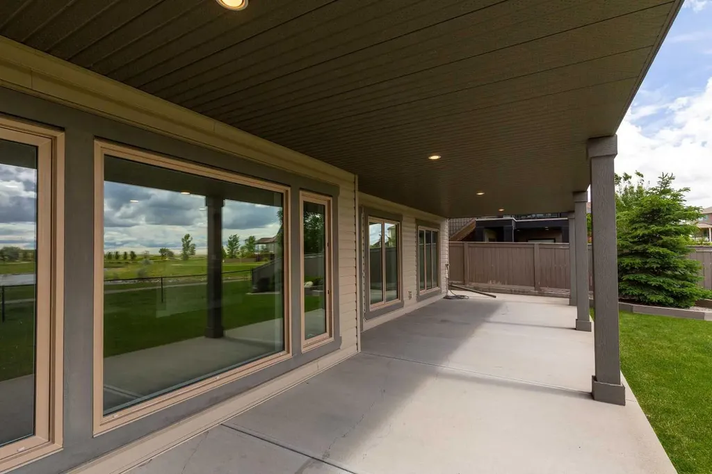 788 Canyonview Close W Lethbridge AB T1K5R9