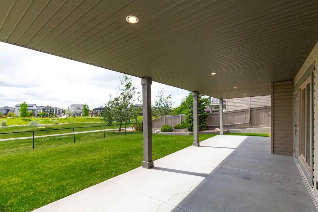 788 Canyonview Close W Lethbridge AB T1K5R9