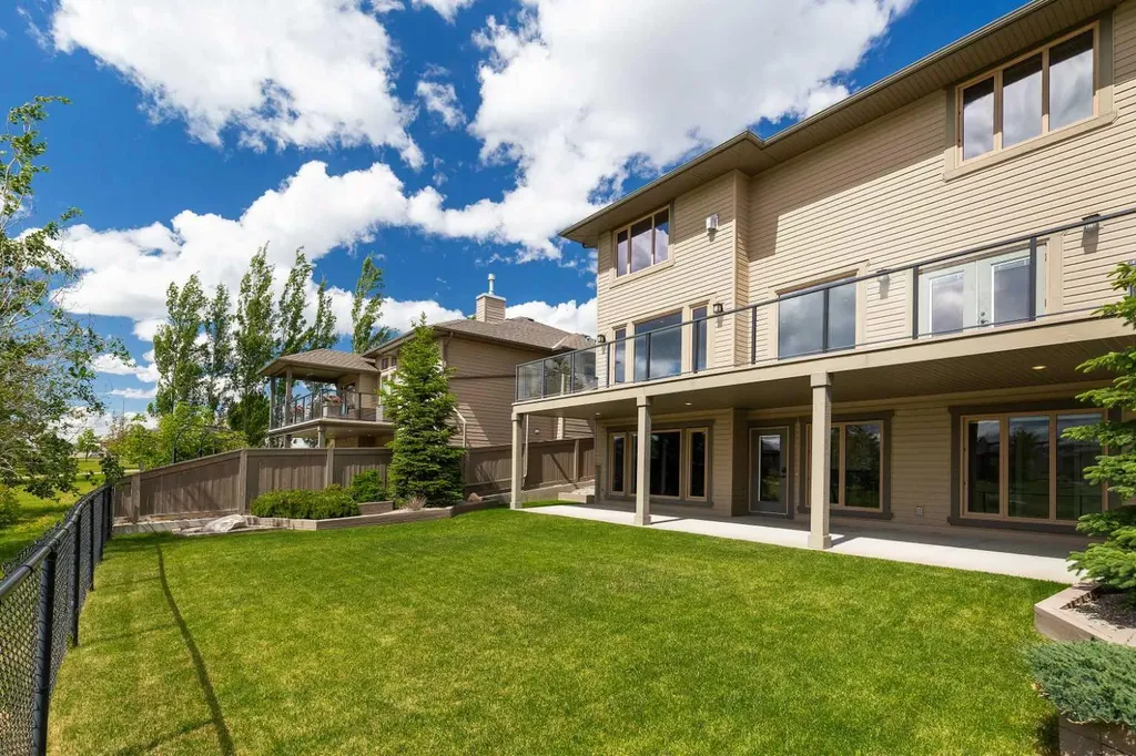 788 Canyonview Close W Lethbridge AB T1K5R9