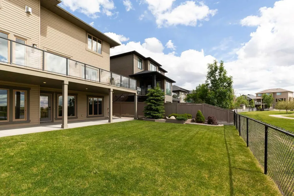 788 Canyonview Close W Lethbridge AB T1K5R9