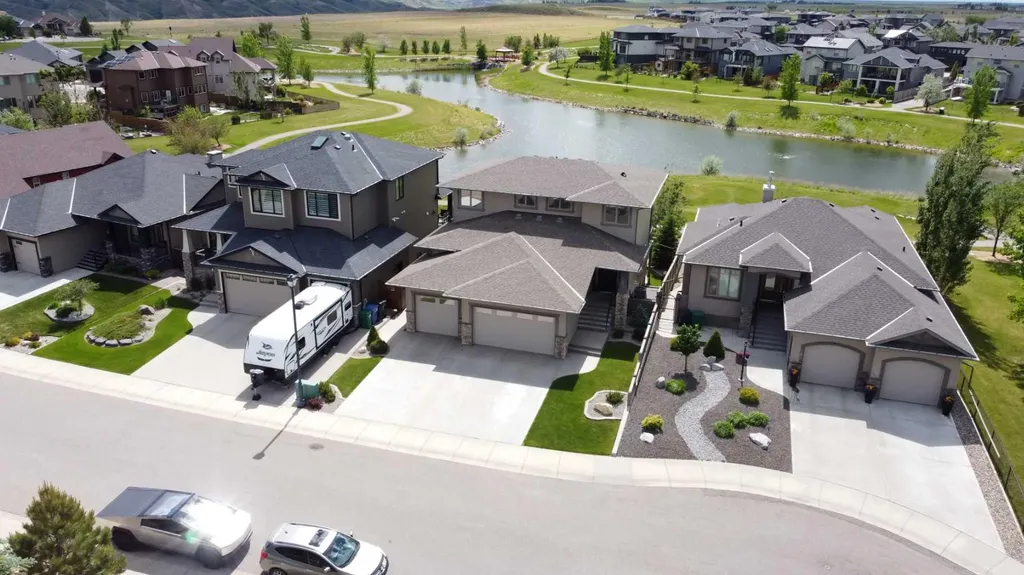 788 Canyonview Close W Lethbridge AB T1K5R9