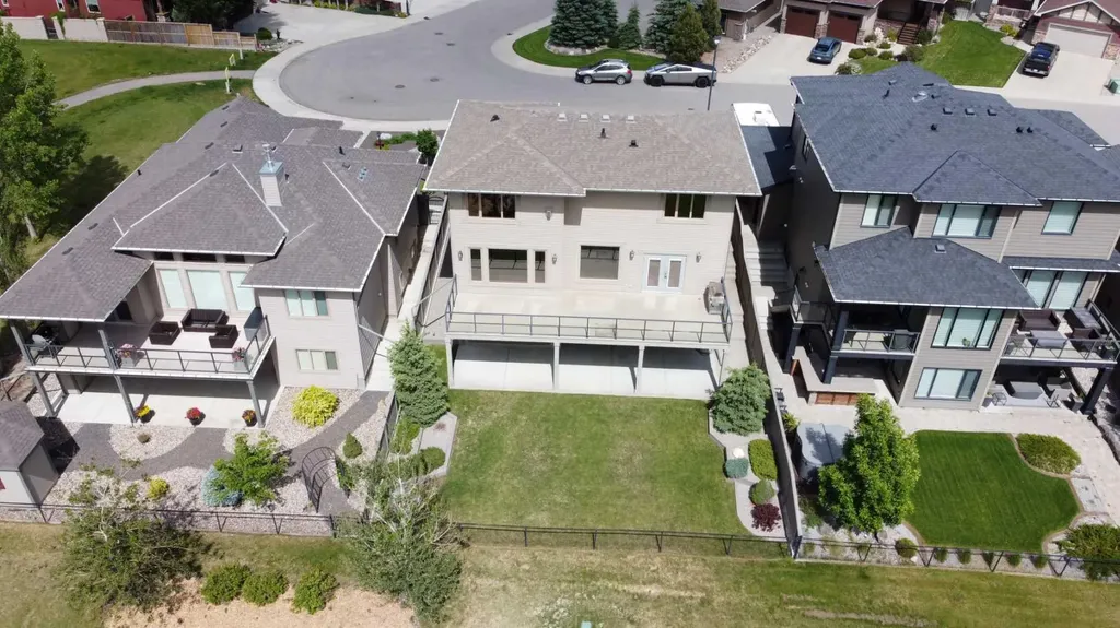 788 Canyonview Close W Lethbridge AB T1K5R9