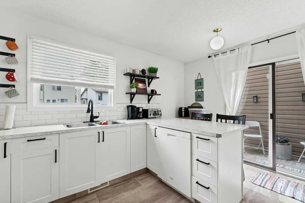 65 South Ridge Crescent SW Medicine Hat AB T1B 2P2