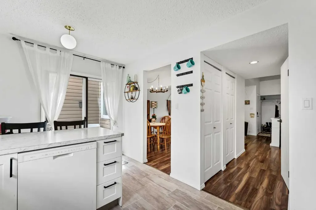65 South Ridge Crescent SW Medicine Hat AB T1B 2P2