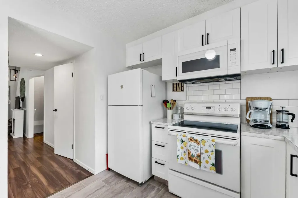 65 South Ridge Crescent SW Medicine Hat AB T1B 2P2