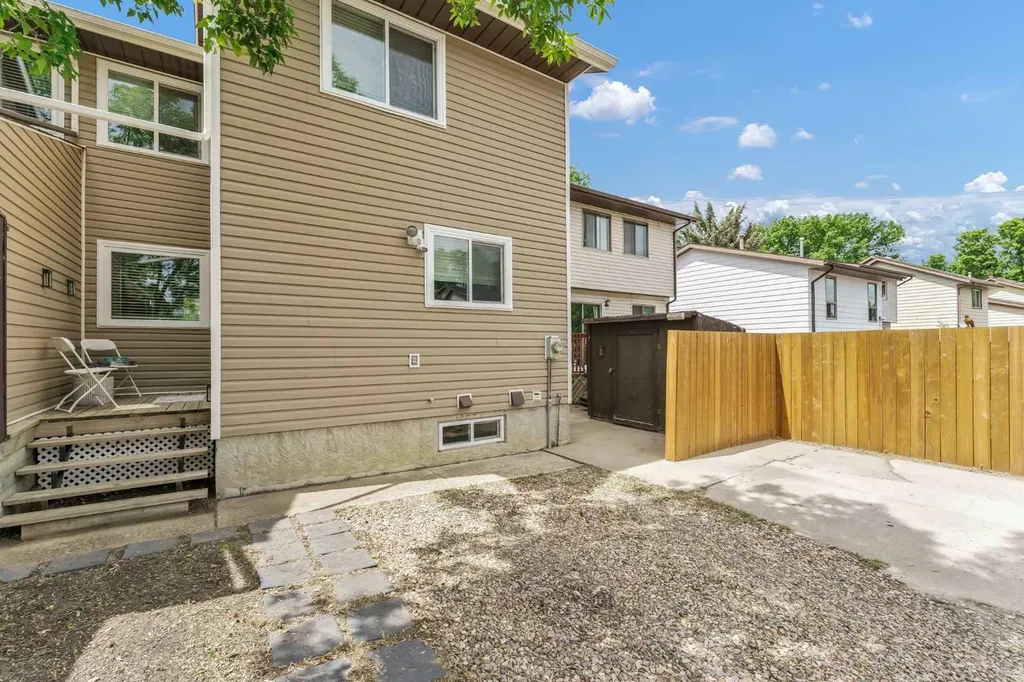 65 South Ridge Crescent SW Medicine Hat AB T1B 2P2