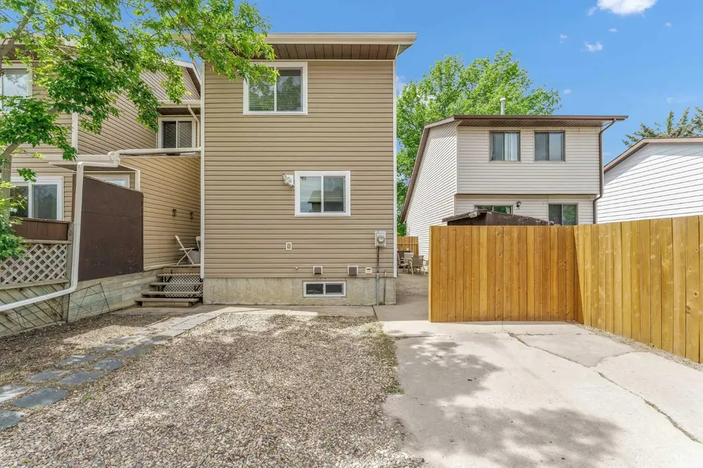65 South Ridge Crescent SW Medicine Hat AB T1B 2P2