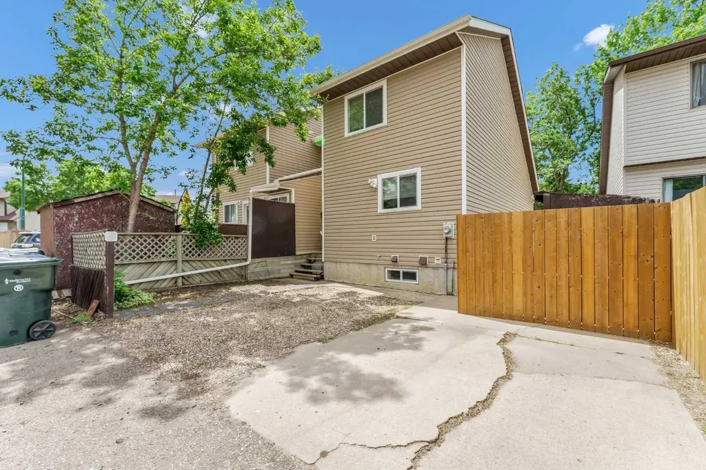 65 South Ridge Crescent SW Medicine Hat AB T1B 2P2