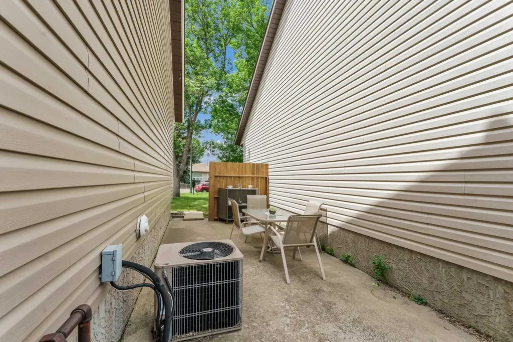 65 South Ridge Crescent SW Medicine Hat AB T1B 2P2