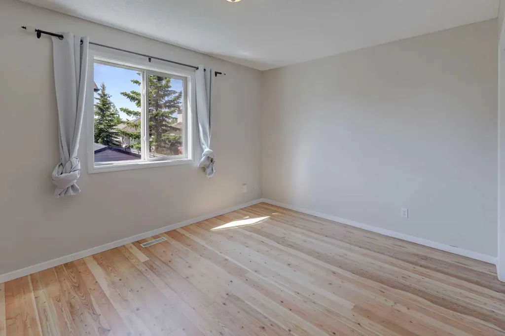 7 Canoe Close Airdrie AB T4B 2N3