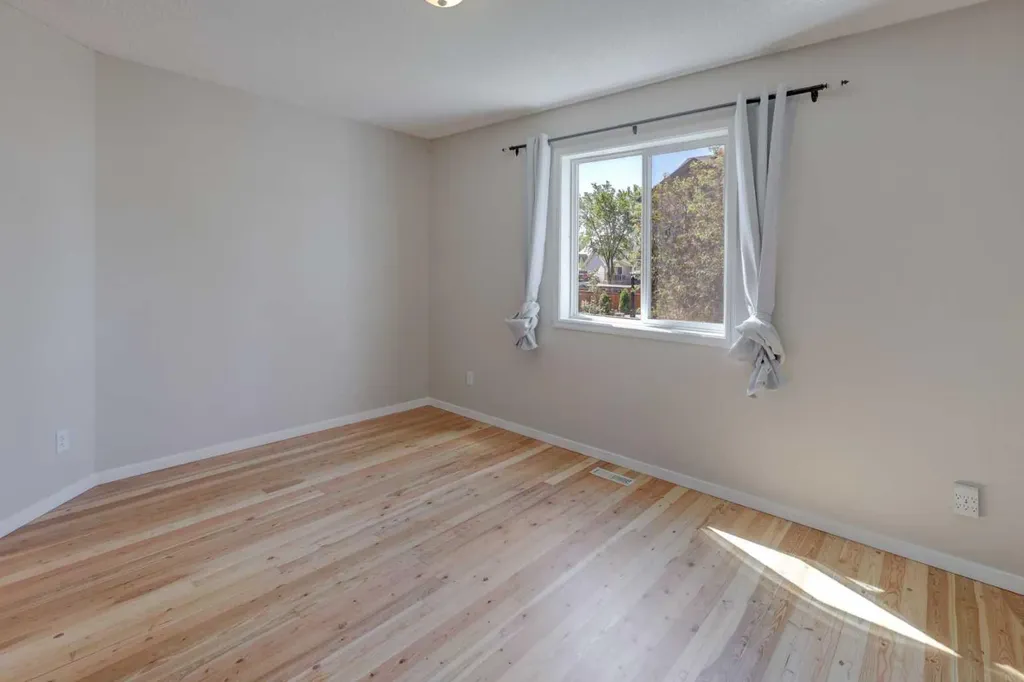 7 Canoe Close Airdrie AB T4B 2N3