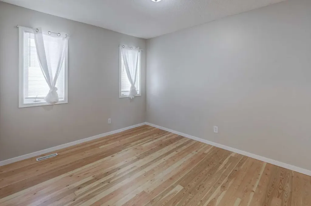 7 Canoe Close Airdrie AB T4B 2N3
