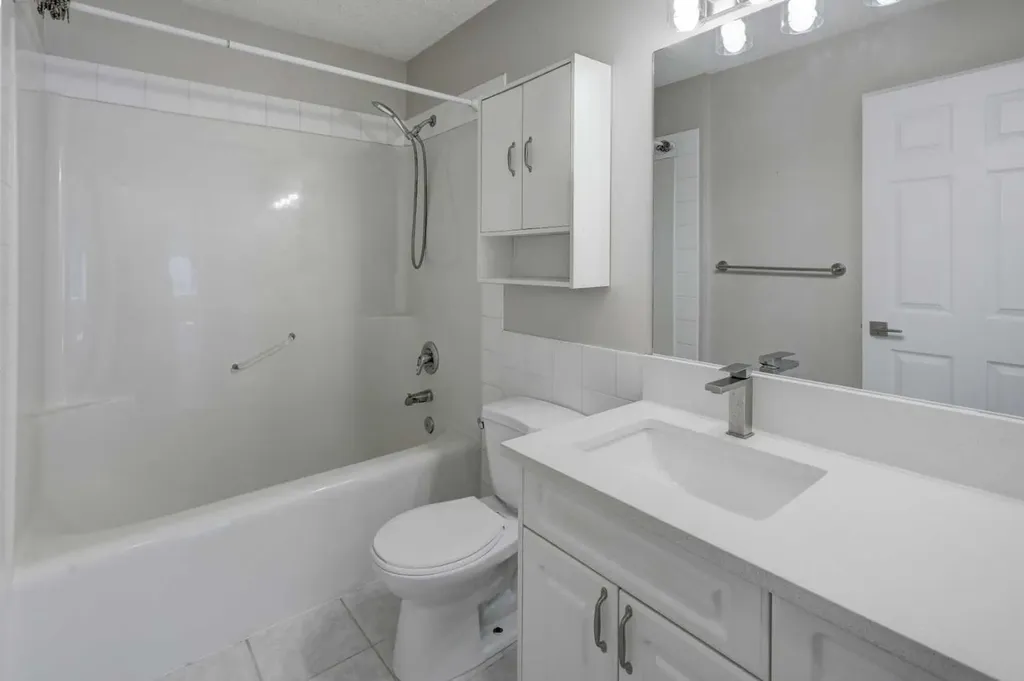 7 Canoe Close Airdrie AB T4B 2N3