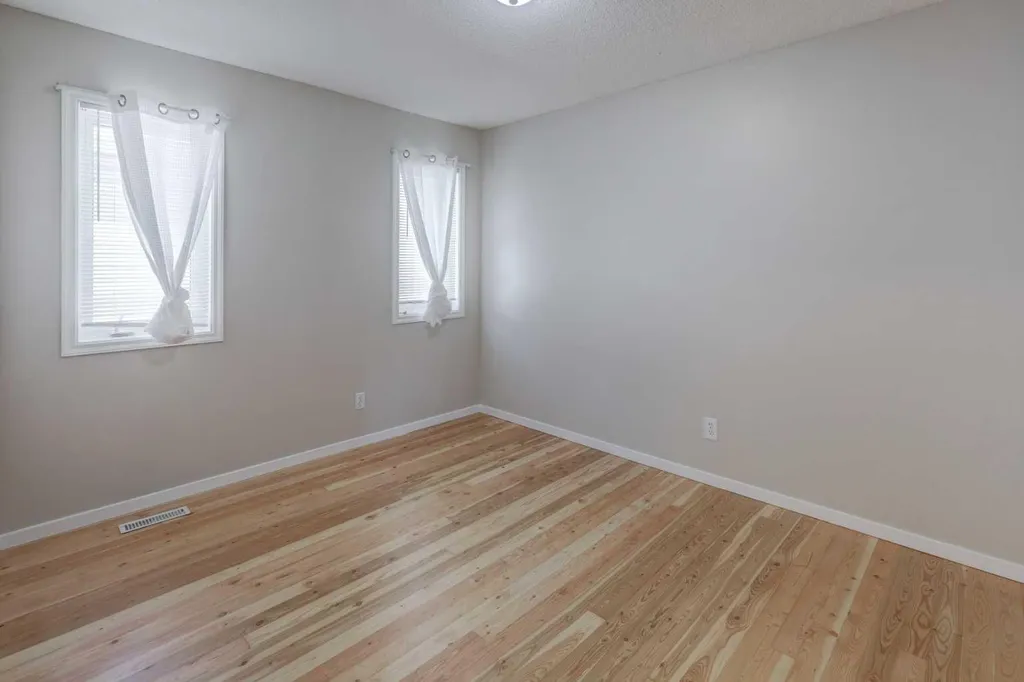 7 Canoe Close Airdrie AB T4B 2N3