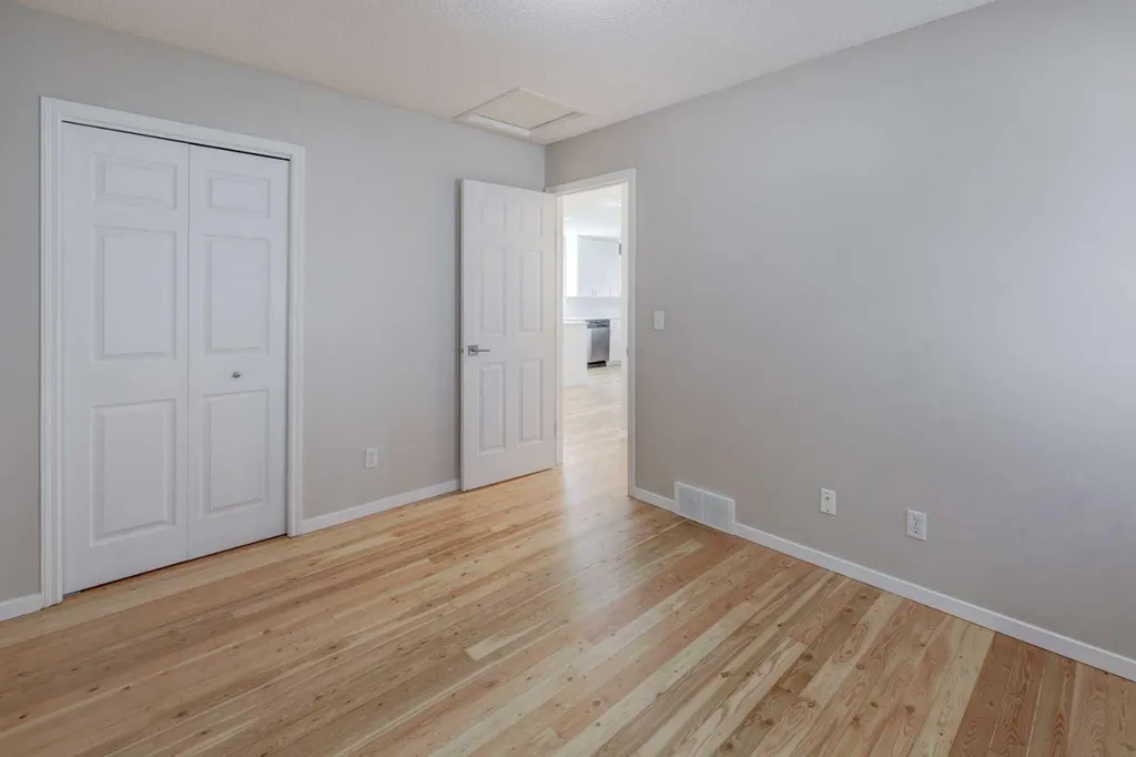 7 Canoe Close Airdrie AB T4B 2N3
