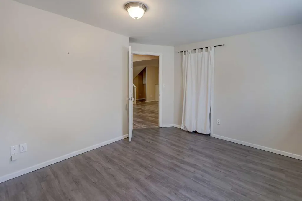 7 Canoe Close Airdrie AB T4B 2N3