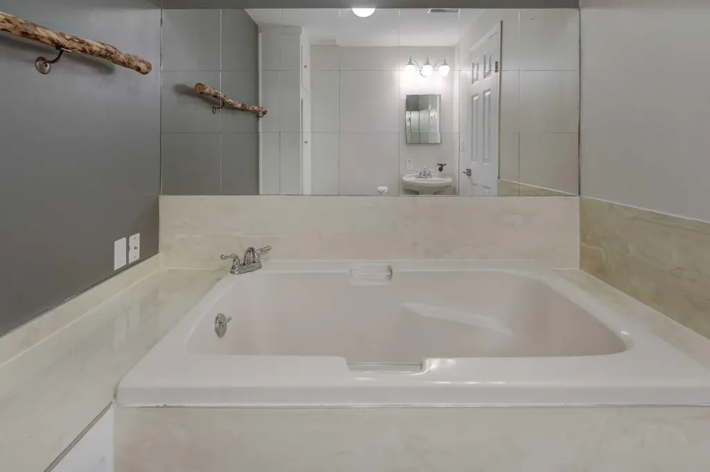 7 Canoe Close Airdrie AB T4B 2N3