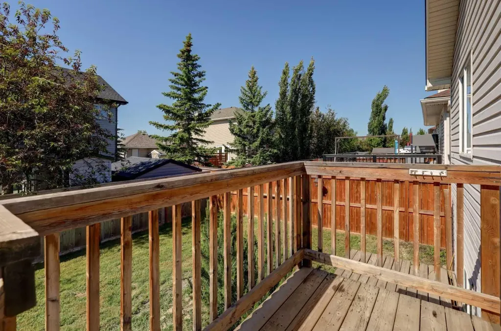 7 Canoe Close Airdrie AB T4B 2N3