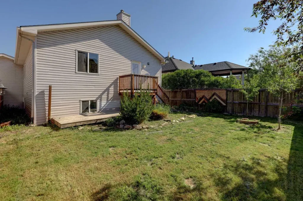 7 Canoe Close Airdrie AB T4B 2N3