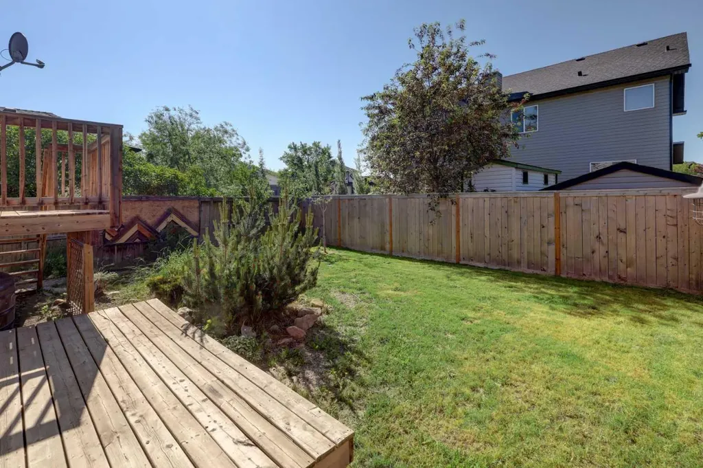 7 Canoe Close Airdrie AB T4B 2N3