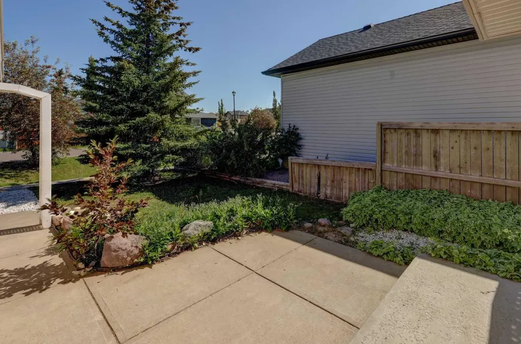7 Canoe Close Airdrie AB T4B 2N3