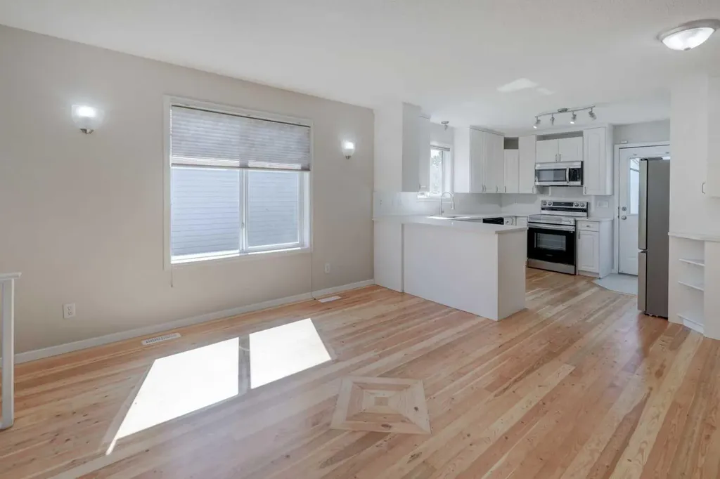 7 Canoe Close Airdrie AB T4B 2N3