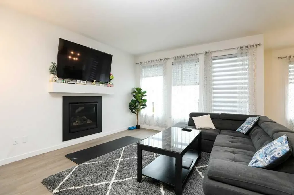 4529 31 Avenue S Lethbridge AB T1K 8J8