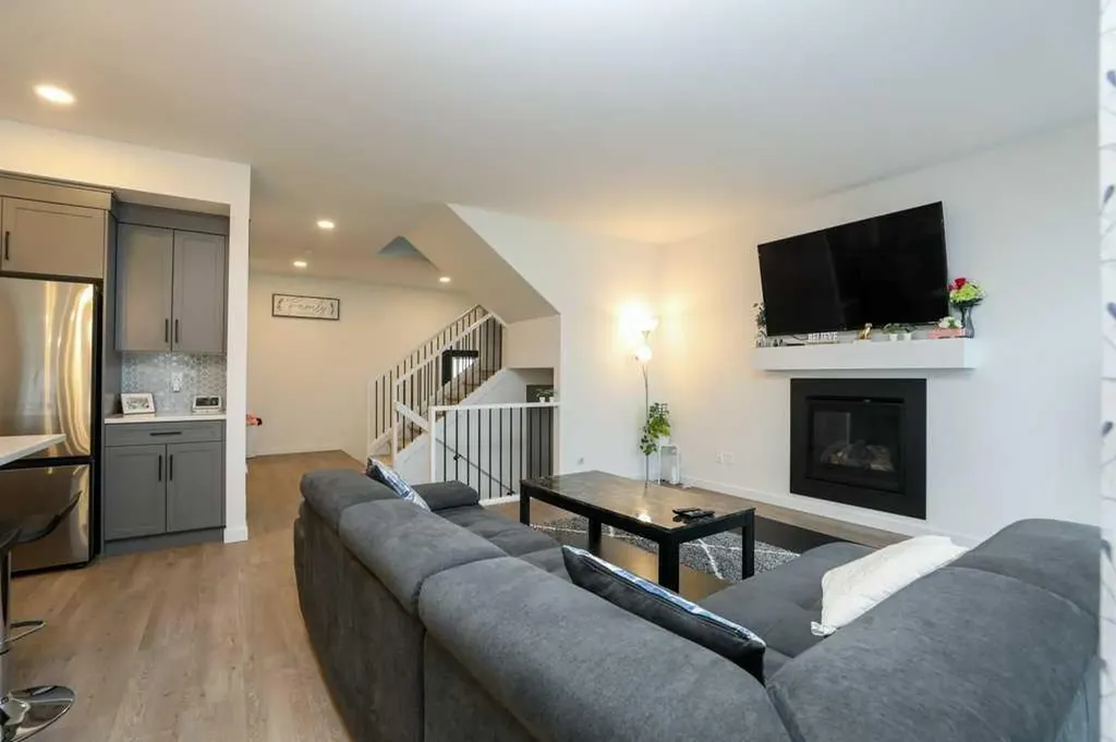 4529 31 Avenue S Lethbridge AB T1K 8J8