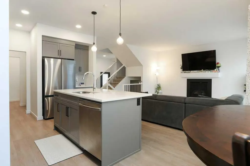 4529 31 Avenue S Lethbridge AB T1K 8J8