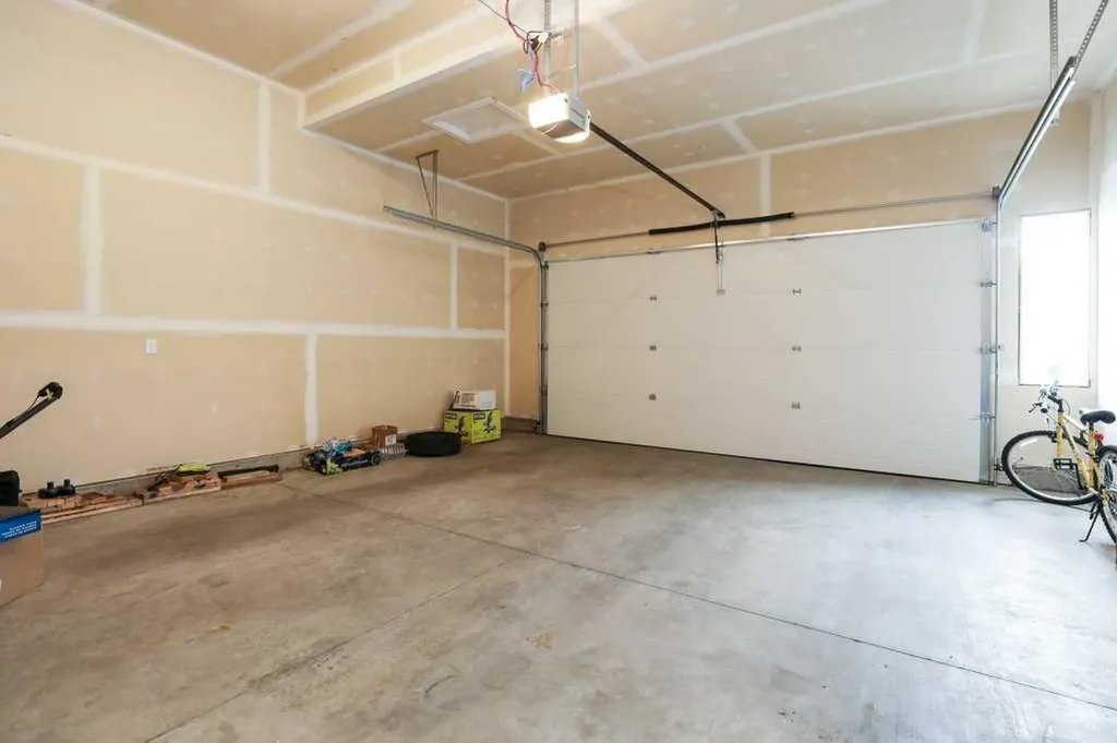 4529 31 Avenue S Lethbridge AB T1K 8J8