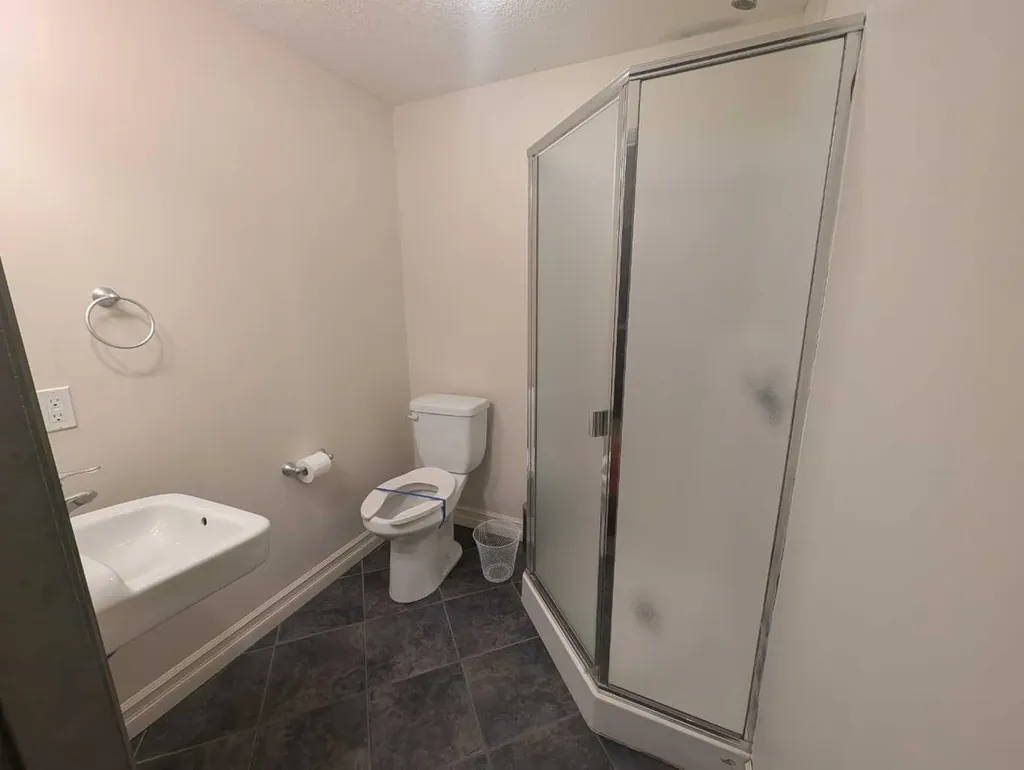 11198 42 Street SE Calgary AB T2C 0J9