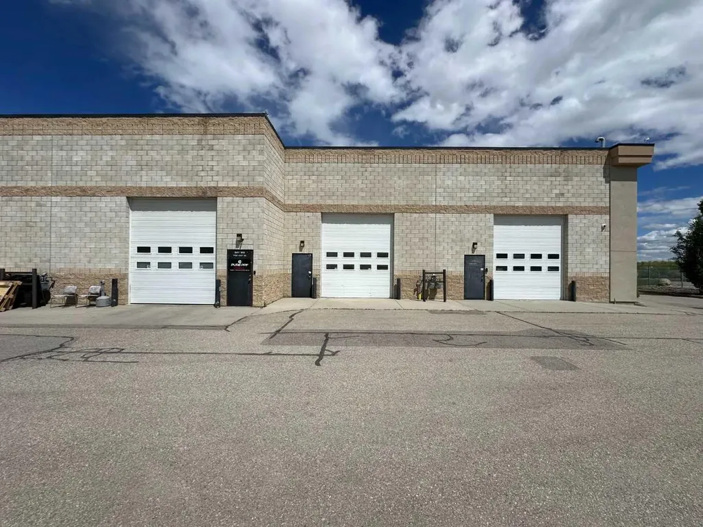 11198 42 Street SE Calgary AB T2C 0J9