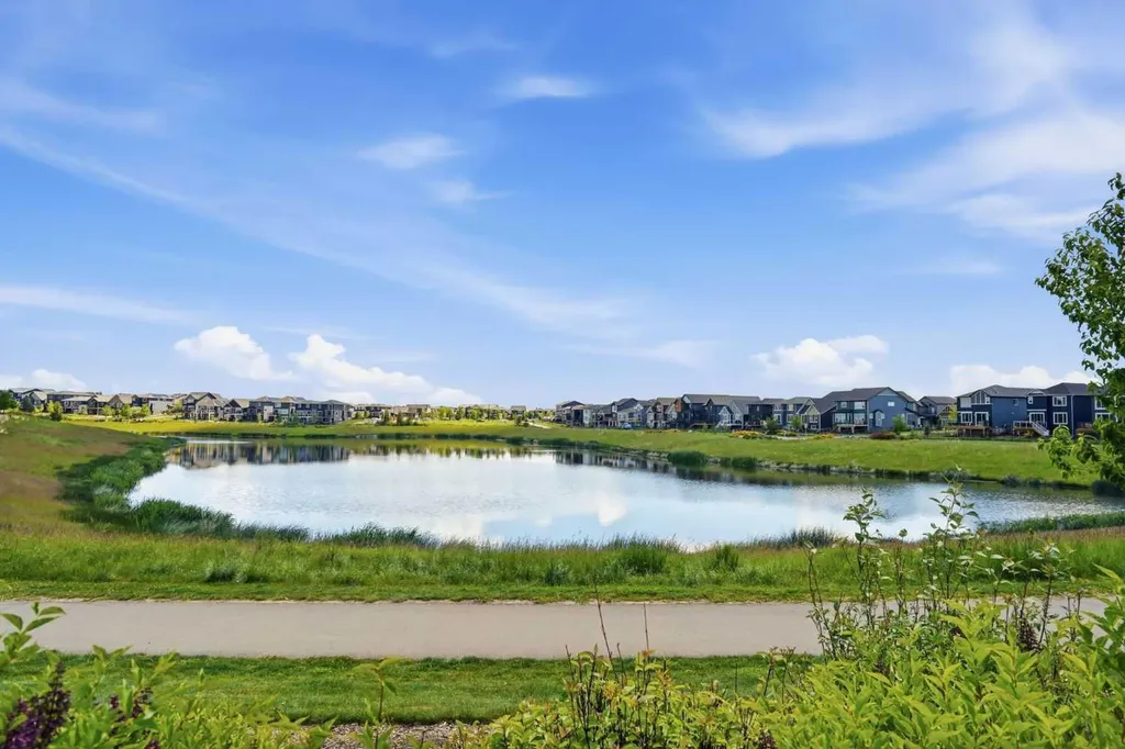 73 Mount Rae Heights Okotoks AB T1S 0N7
