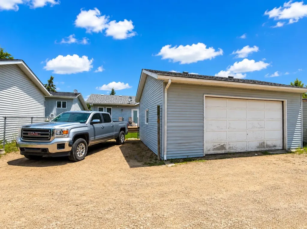 8 Harolds Hollow Whitecourt AB T7S 1C3