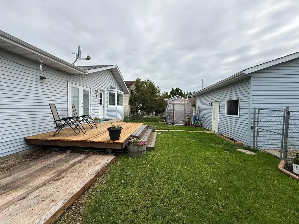 8 Harolds Hollow Whitecourt AB T7S 1C3
