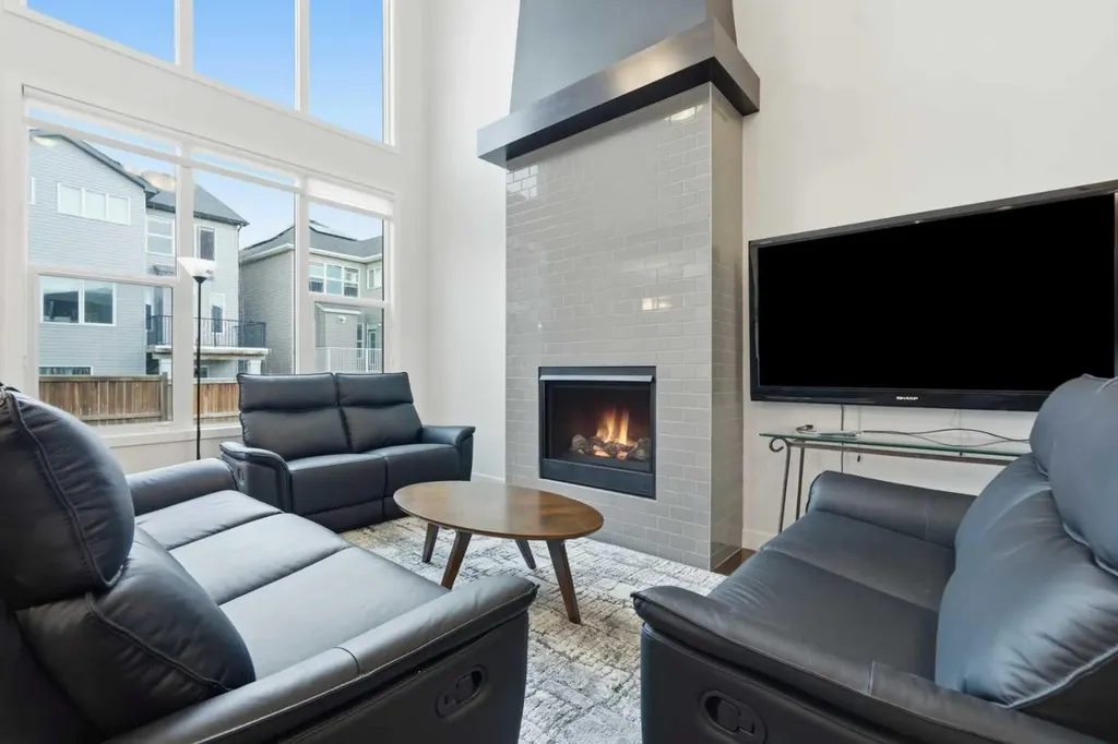 37 Nolanhurst Crescent NW Calgary AB T3R 0Z3