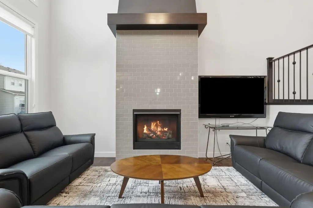 37 Nolanhurst Crescent NW Calgary AB T3R 0Z3