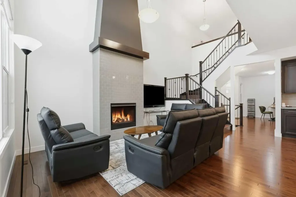 37 Nolanhurst Crescent NW Calgary AB T3R 0Z3