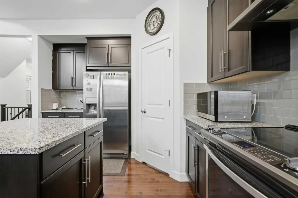 37 Nolanhurst Crescent NW Calgary AB T3R 0Z3
