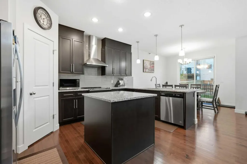 37 Nolanhurst Crescent NW Calgary AB T3R 0Z3