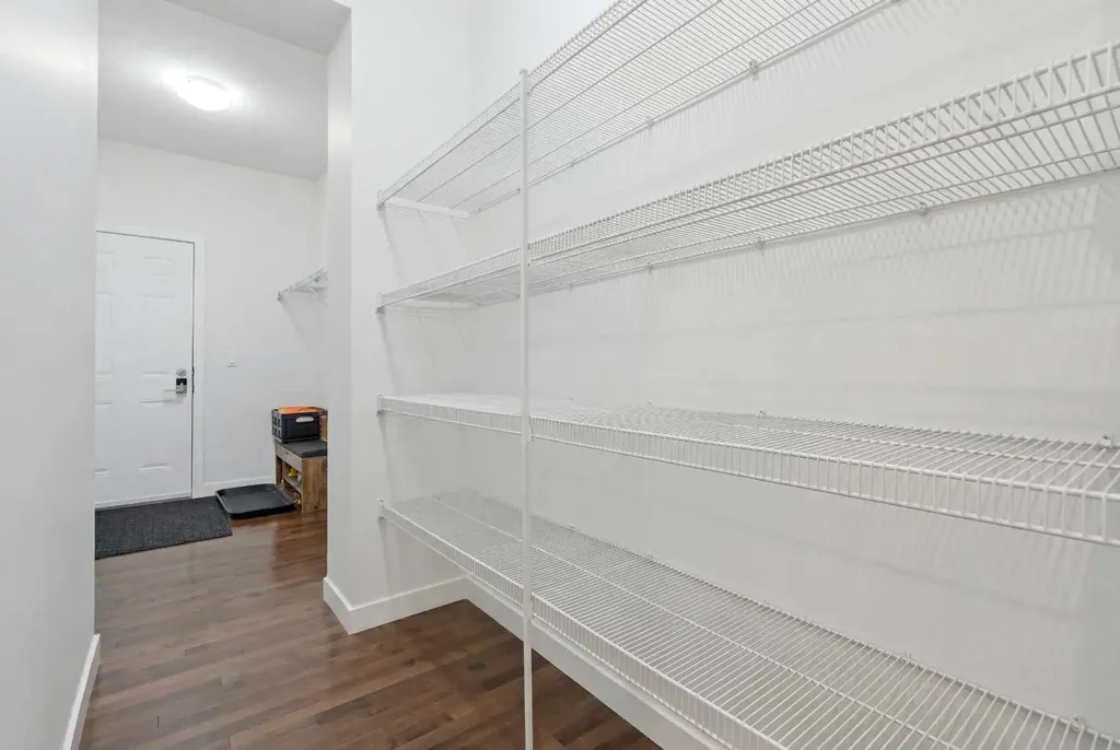 37 Nolanhurst Crescent NW Calgary AB T3R 0Z3