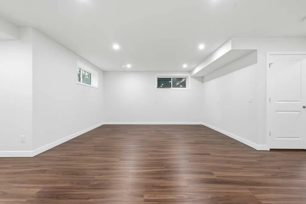 37 Nolanhurst Crescent NW Calgary AB T3R 0Z3