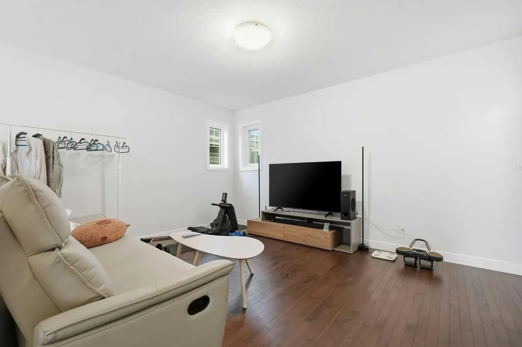 37 Nolanhurst Crescent NW Calgary AB T3R 0Z3