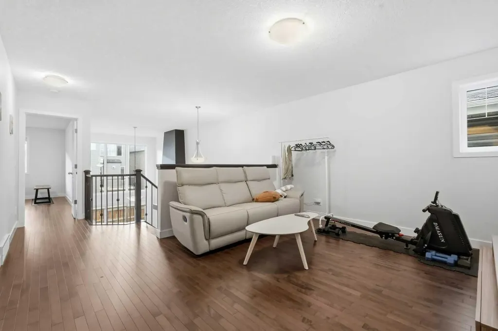 37 Nolanhurst Crescent NW Calgary AB T3R 0Z3