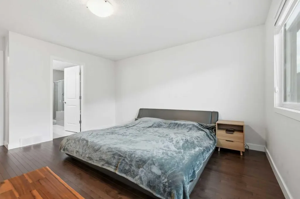 37 Nolanhurst Crescent NW Calgary AB T3R 0Z3