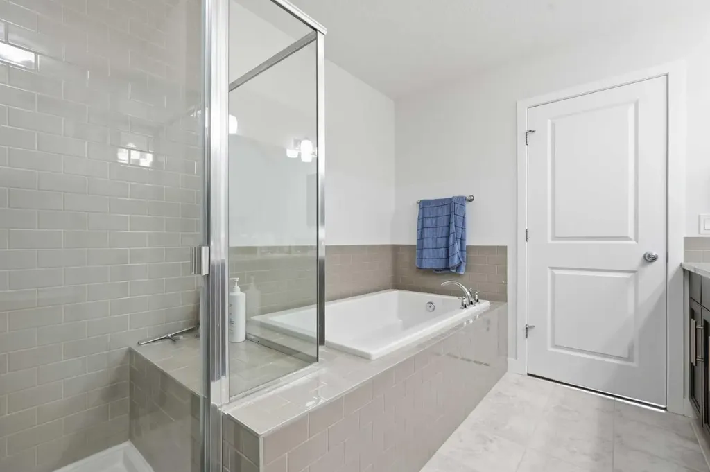 37 Nolanhurst Crescent NW Calgary AB T3R 0Z3