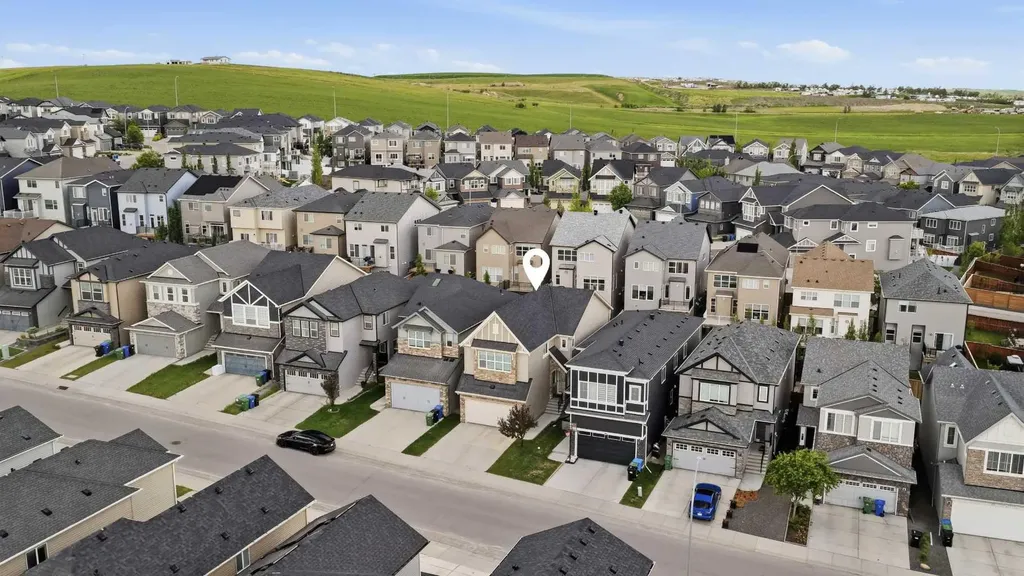 37 Nolanhurst Crescent NW Calgary AB T3R 0Z3